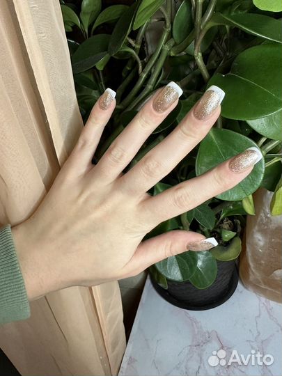 Маникюр с гелевым укреплением,педикюр,наращивание