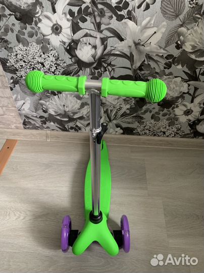 Самокат детский трехколесный новый