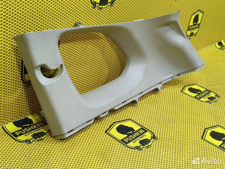 Обшивка стойки задней верхняя правая Mitsubishi