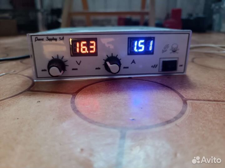 Регулируемый,лабораторный блок питания