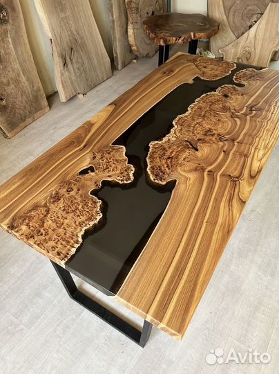 Изготовление мебели из дерева и смолы на заказ