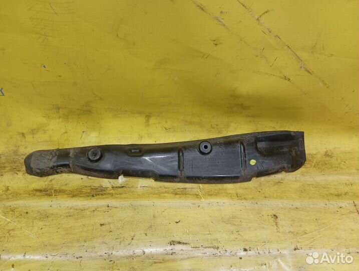 Пыльник переднего левого крыла Audi A4 B9 2015