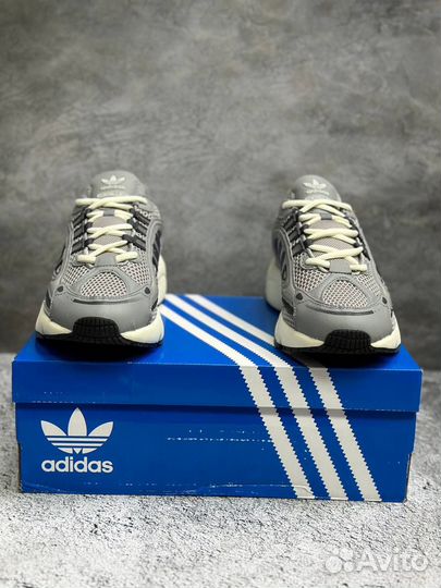 Кроссовки adidas Wmns Ozmillen