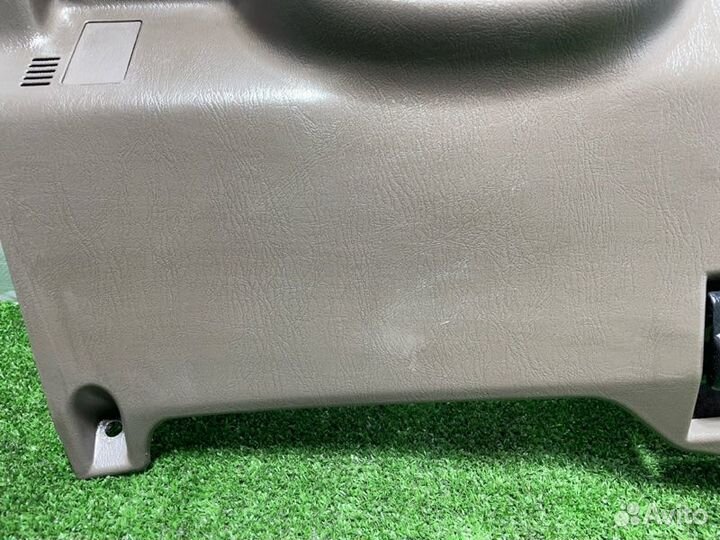 Консоль под рулевой колонкой Toyota Hilux Surf