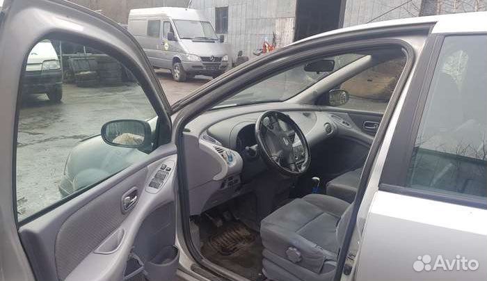 Nissan Almera Tino 2005г по частям