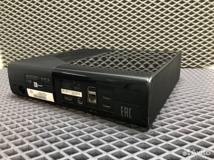 Игровая приставка Microsoft Xbox 360 E (10)