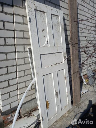 Дверь деревянная