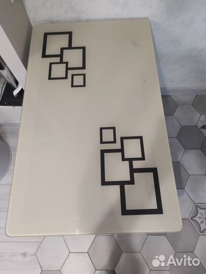 Стол обеденный