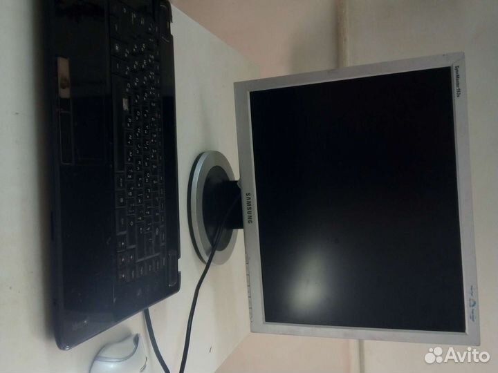 Рабочий ноутбук Lenovo Ideapad y560 (i7 8 потока)