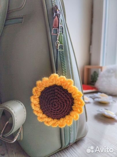 Вязаные брелоки подсолнухи, ромашки