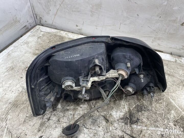 Фонарь задний правый Mitsubishi Galant