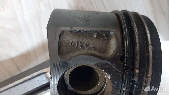 Шатун с поршнем Ford Transit 2.2