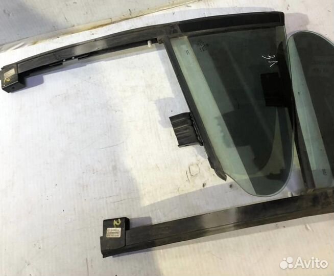 Стекло двери задней правой,левой (форточка) VW-Фо