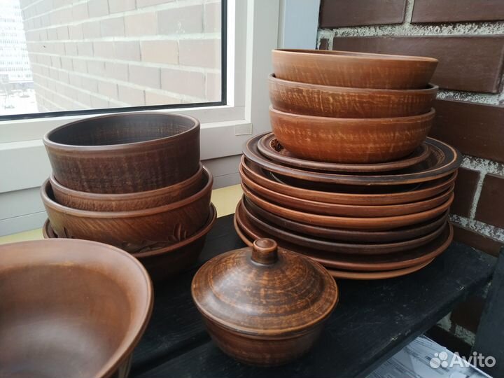 Тарелки, горшки из красной глины