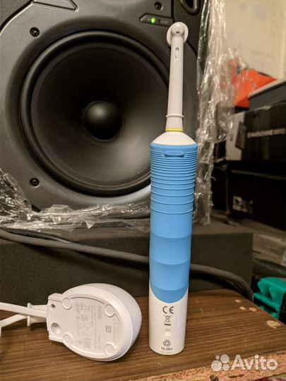 Oral B Электрическая зубная щетка Vitality 2D