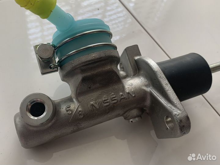 Главный цилиндр сцепления Nissan Atlas H41 J2F23