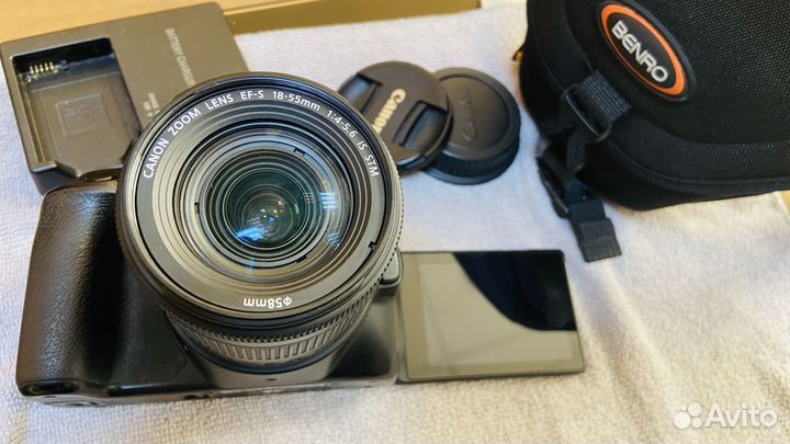 Зеркальный фотоаппарат canon 250D Kit 18-55 STM