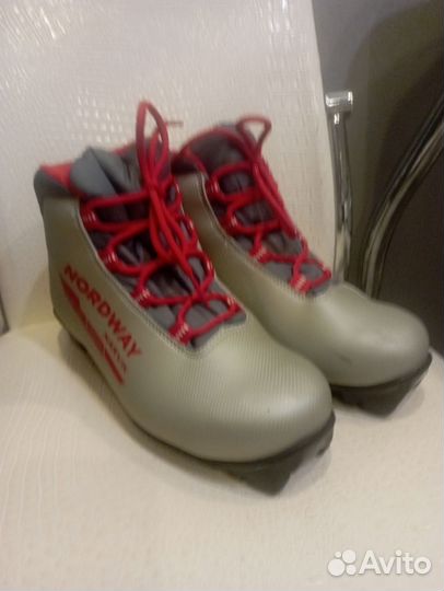 Лыжные ботинки