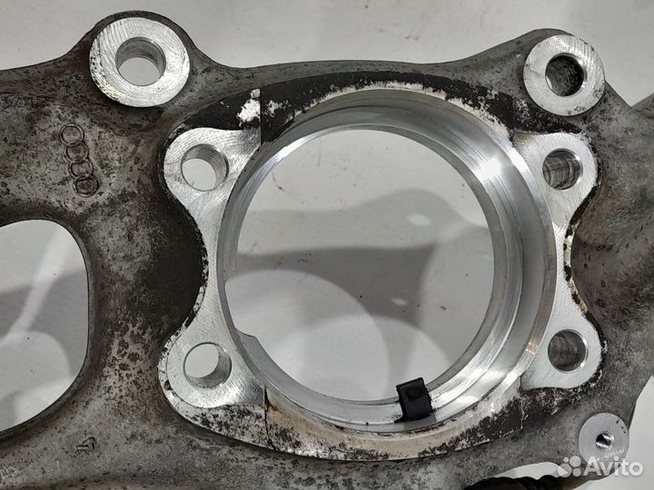 Передний правый поворотный кулак Audi A4 B8