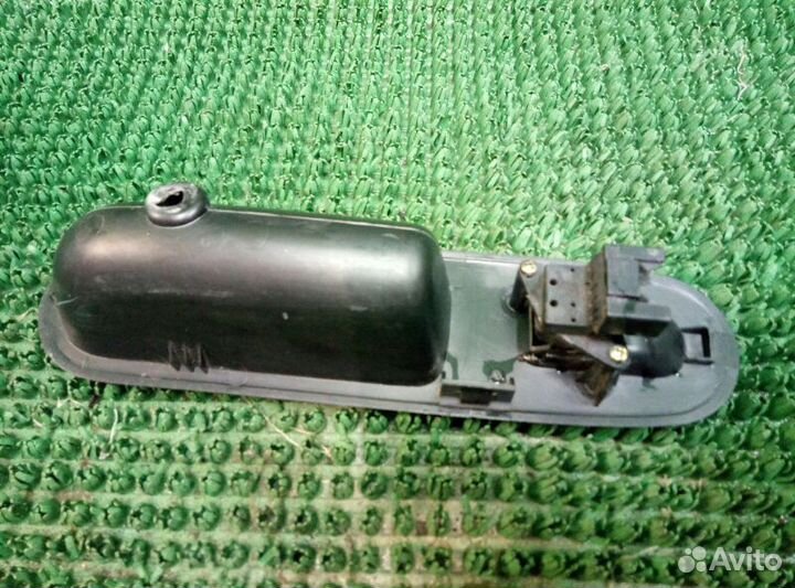 Кнопка стеклоподъемника задняя правая Honda Hr-V