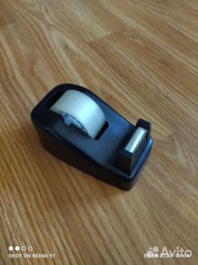 Диспенсер для клейкой ленты настольный