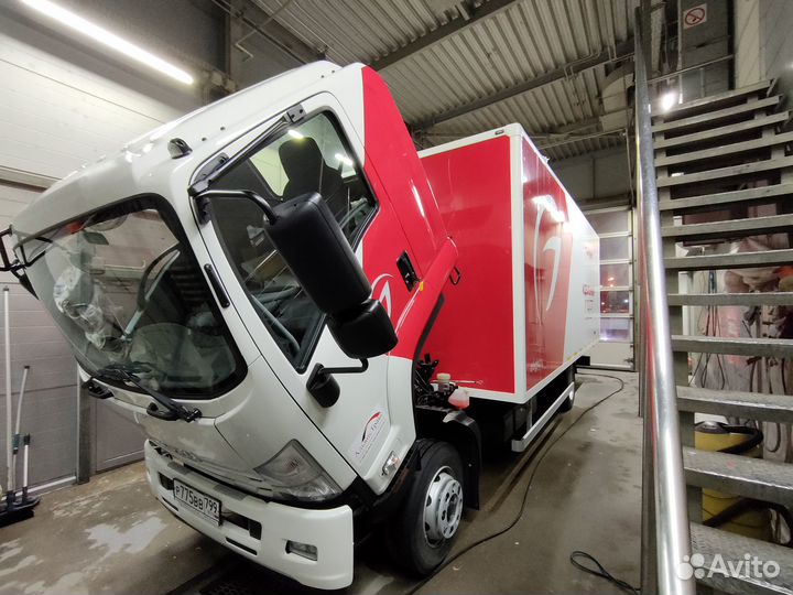 Оклейка витрин. Монтаж пленки. Монтаж самоклейки