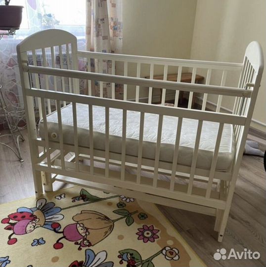 Детская кровать с горизонтальным маятником