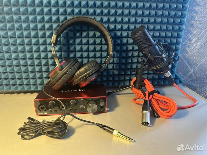 Комплект Focusrite Scarlett 2i2 Studio 3rd Gen