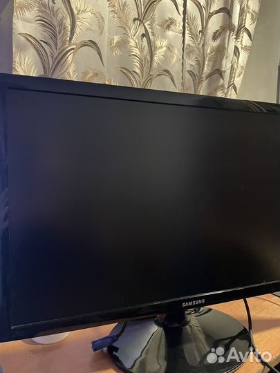 Монитор Samsung s24d300H