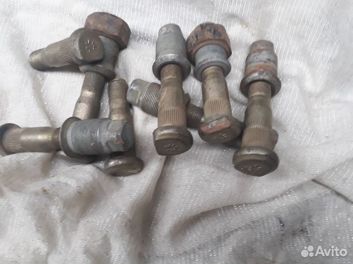 Ступечные шпильки колес футорки гайки ЗИЛ краз