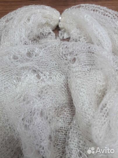 Шарф палантин новый пуховый ручной работы молочно