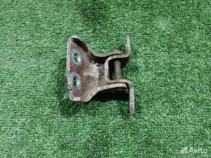 Петля двери передняя левая Nissan Micra K12E