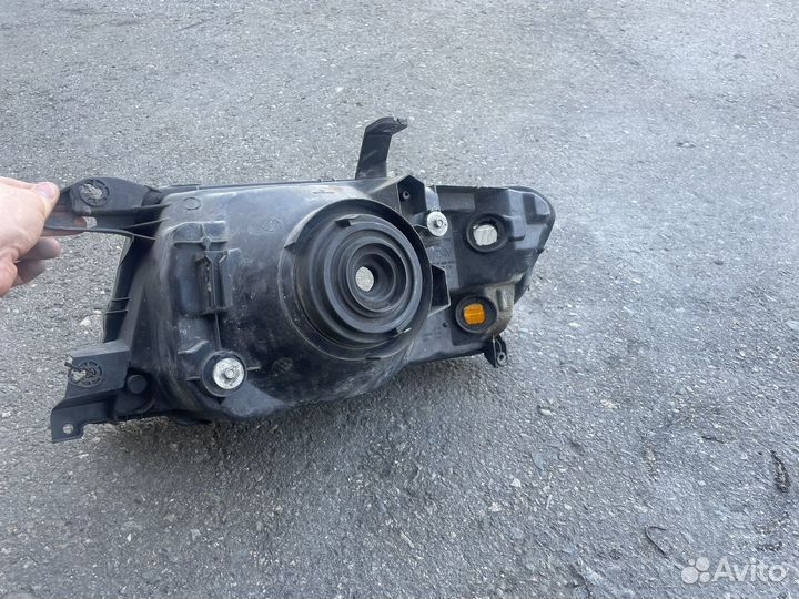 Фара правая mitsubishi pajero montero 3