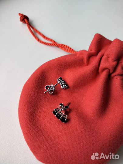 Серебряные серьги пусеты с сапфирами