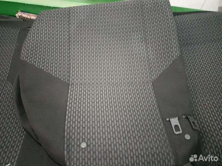 Заводское пенолитье и обшивки сидений на гранту