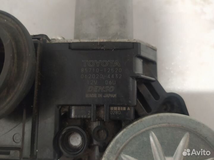 Мотор стеклоподъемника Toyota Camry V55 зад лев