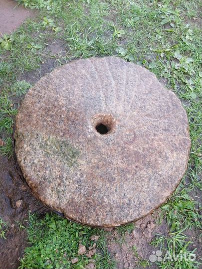 Жернов каменный