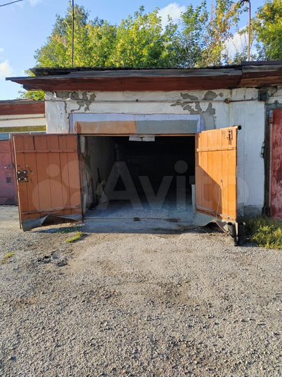 Гараж, > 30 м²
