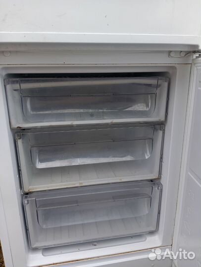 Холодильник indesit