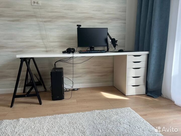 Рабочий компьютерный стол IKEA