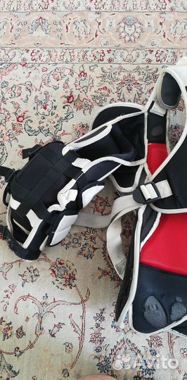 Нагрудник вратарский Bauer