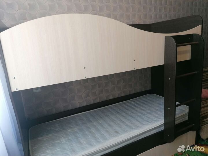 Двухъярусная кровать бу с матрасами