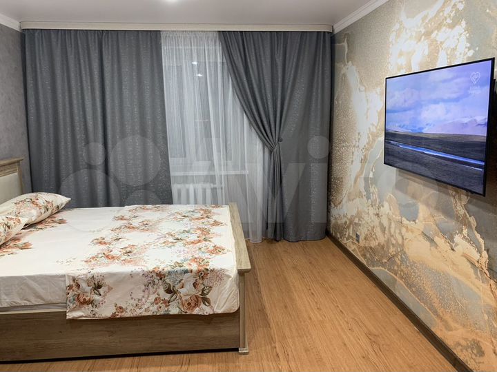 2-к. квартира, 60 м², 1/6 эт.