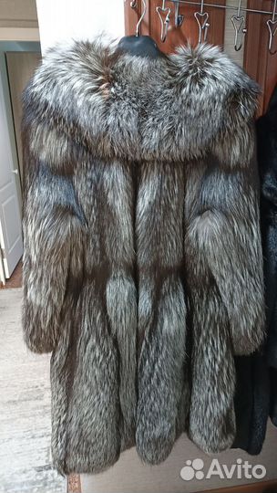 Шуба женская из меха чернобурой лисы