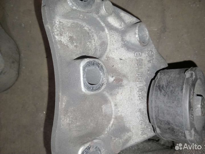 Кронштейн двигателя