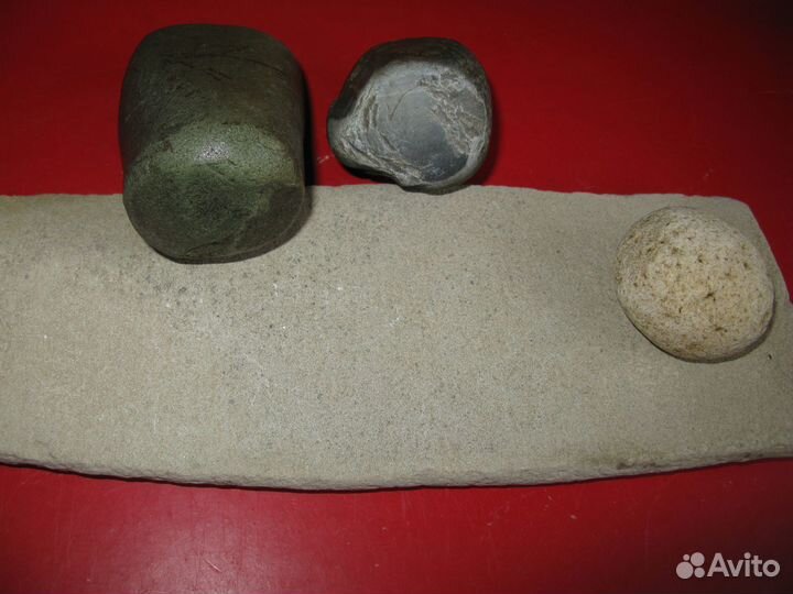Скифы, каменная зернотерка с пестами №8