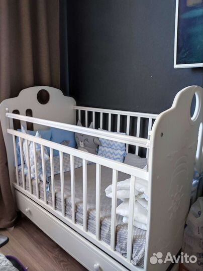 Детская кроватка с поперечным маятником