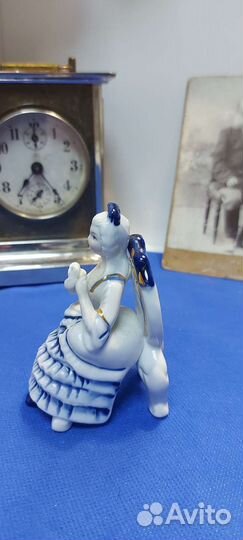 Статуэтка антикварная дама в кресле.Европа