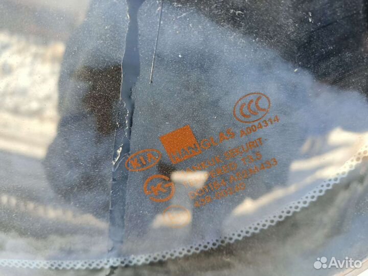 Заднее ветровое стекло Kia Spectra