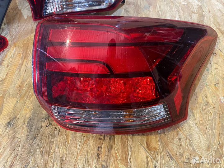 Митсубиси аутлендер 3 фонарь правый задний рестайл